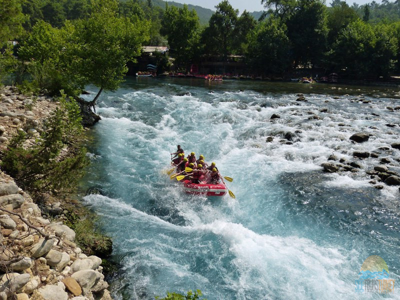 Rafting in Side with children